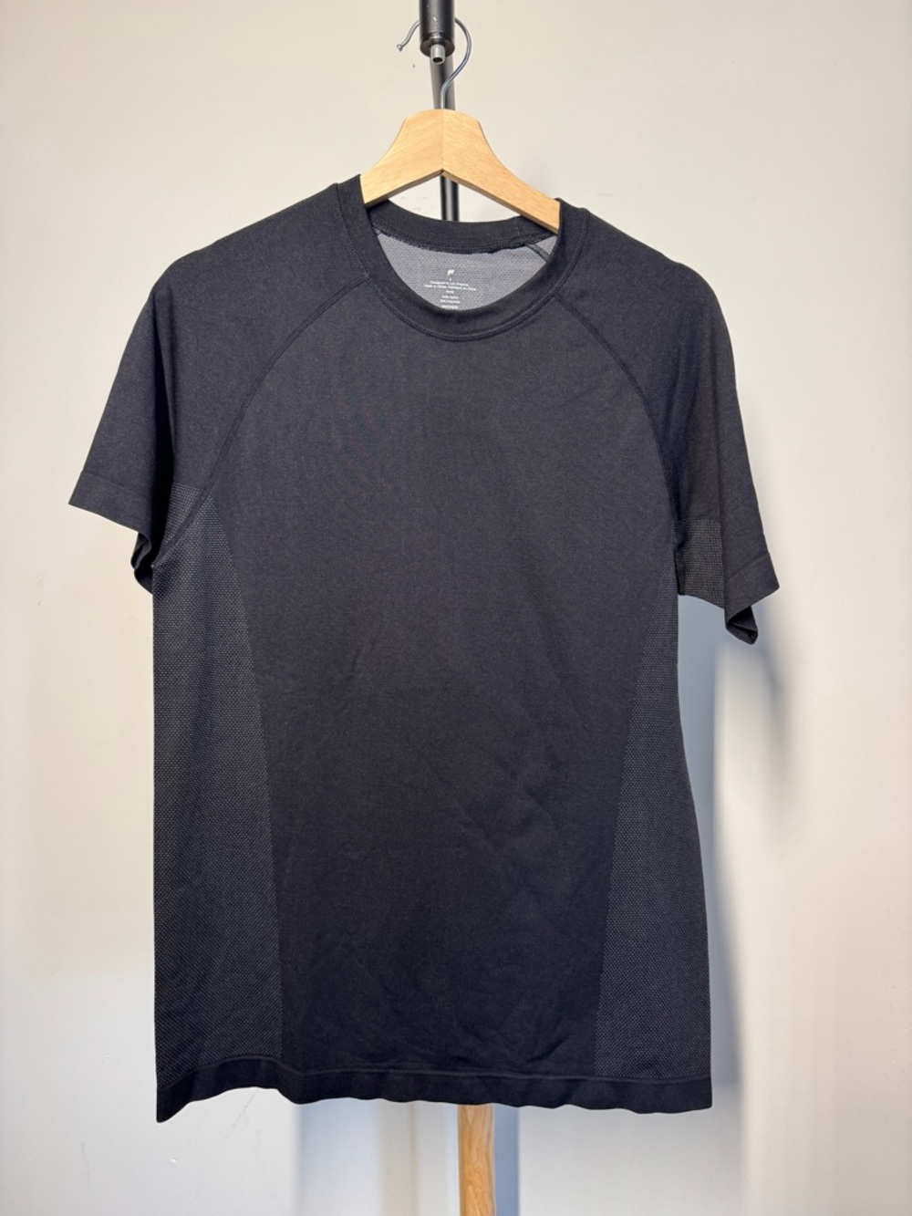 Fabletics Black Short-Sleeve Athletic Tee